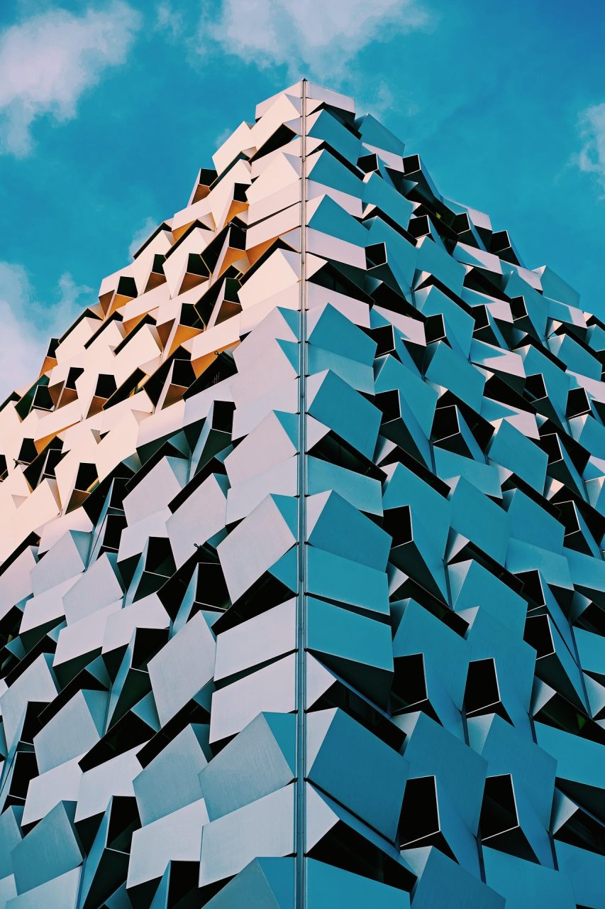 Multi-storey parking garage, Building, Modern image. https://pixabay.com/photos/multi-storey-parking-garage-building-7228120/